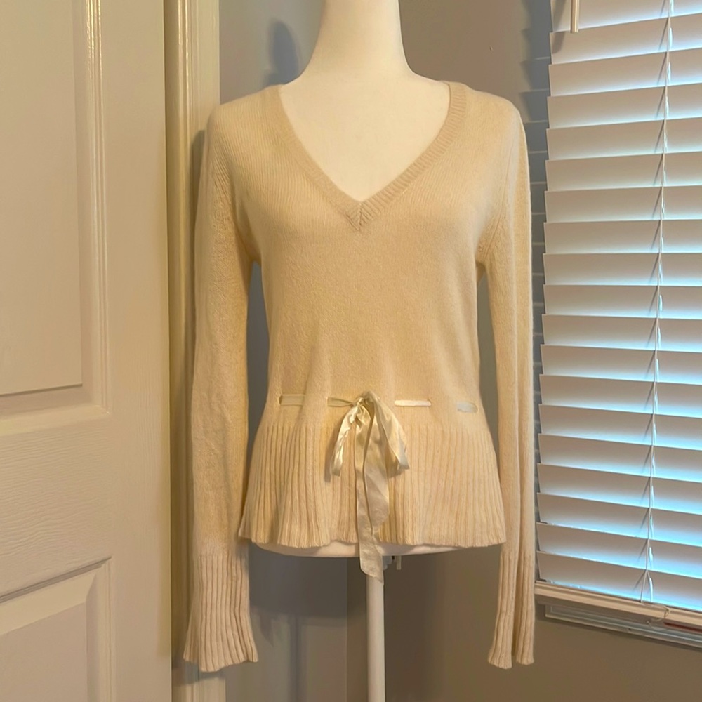 Women’s V-neck Sweater